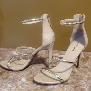 Bebe pumps